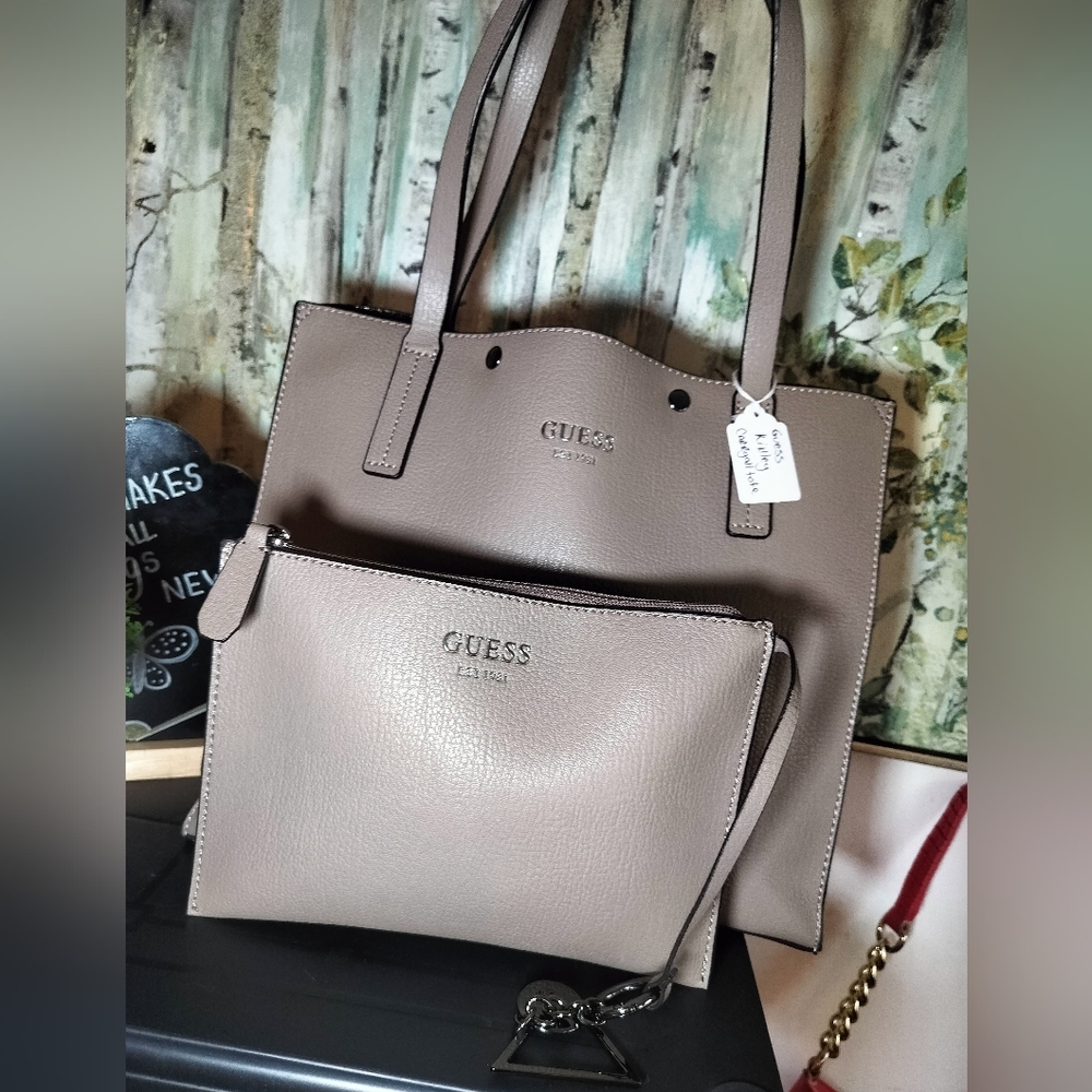 Guess Kinsley Carry all Tote